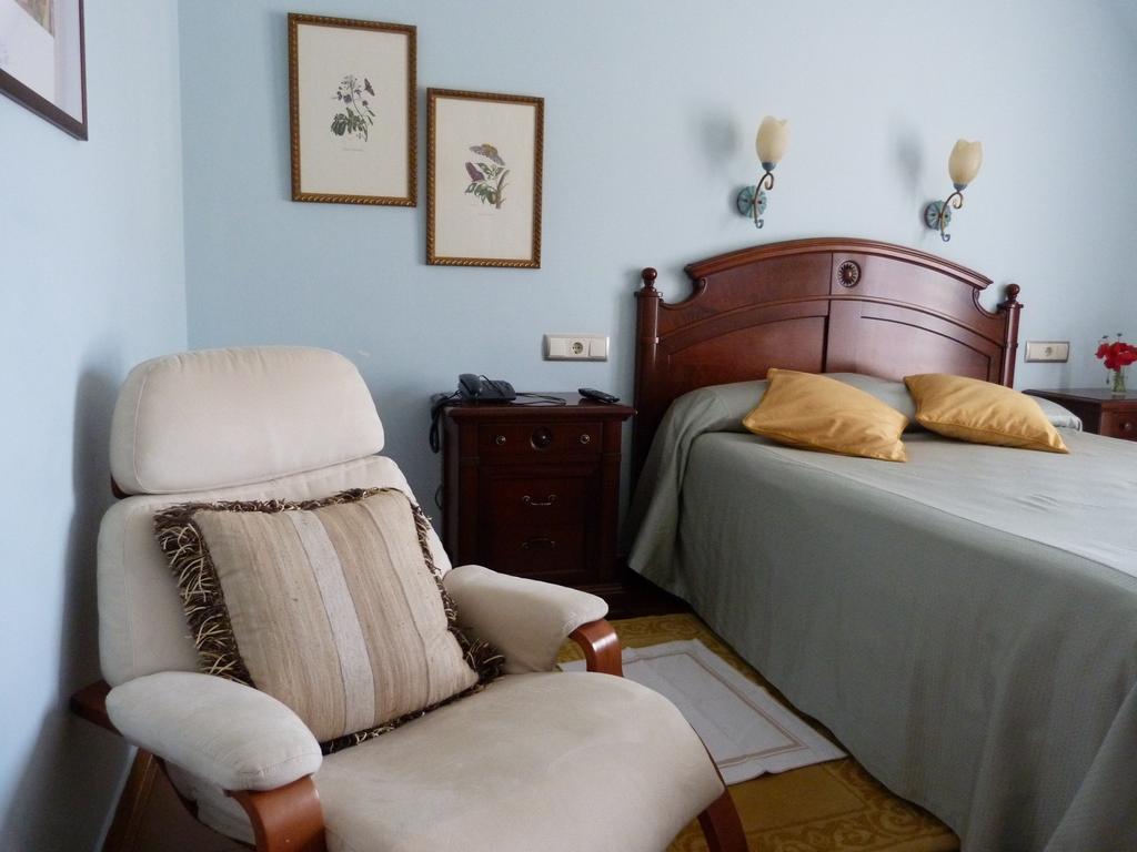 Hotel Esther La Virgen de la Vega Oda fotoğraf