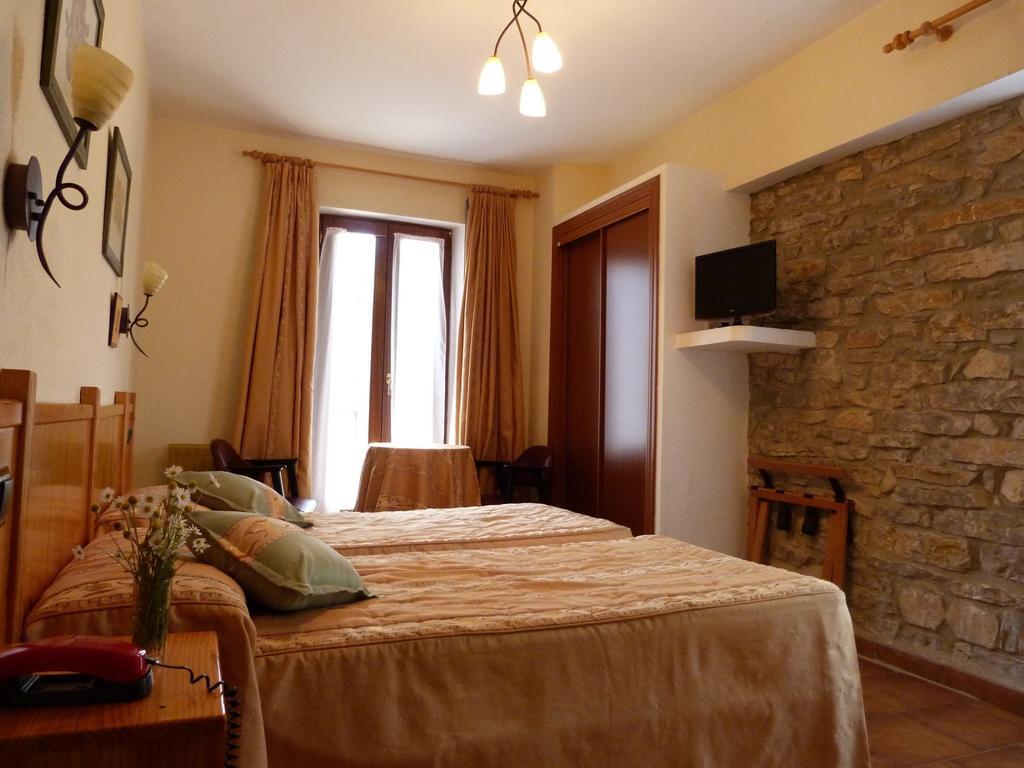 Hotel Esther La Virgen de la Vega Oda fotoğraf